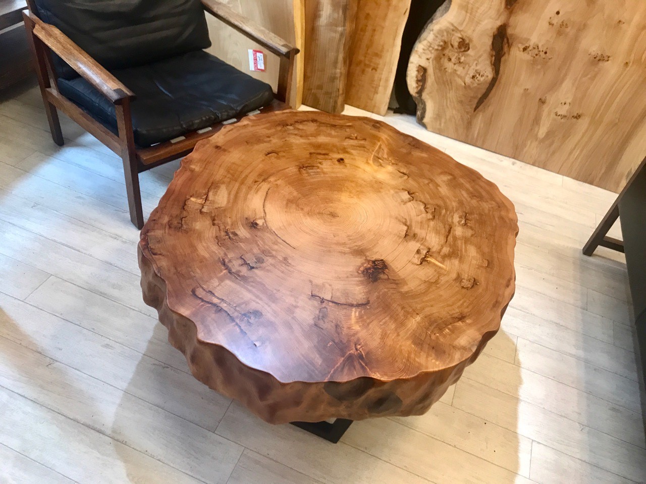 【NEW】浅草店に屋久杉 輪切り が入荷しました！ 無垢一枚板テーブル専門店 ＜千年家具＞ ｜在庫2000枚以上 ウォールナット・栃・ブ