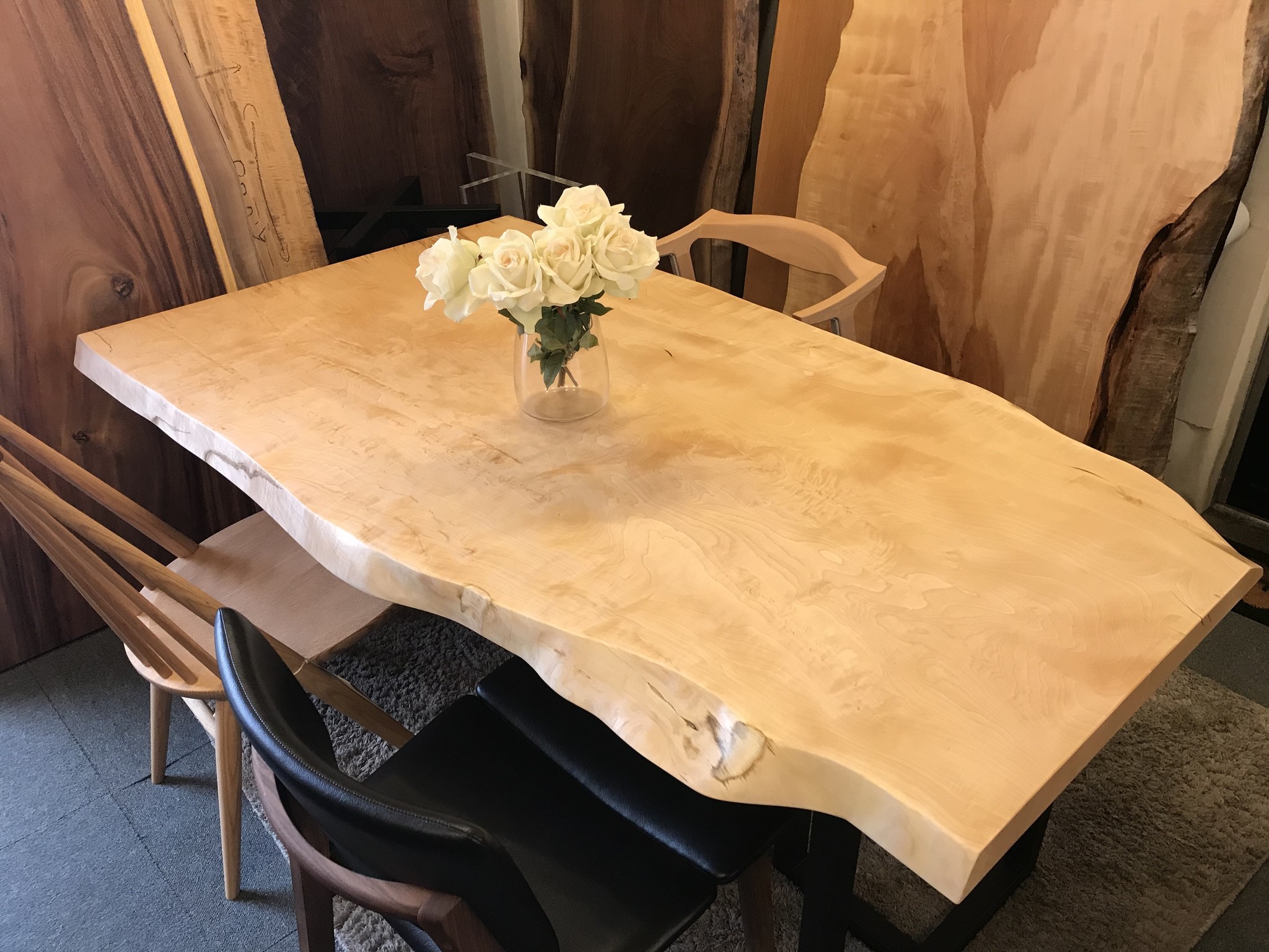 New 柏店に 白栃 トチ 一枚板 が入荷しました 無垢一枚板テーブル専門店 千年家具 在庫00枚以上 ウォールナット 栃 ブビンガ Slab Team New 柏店に 白栃 トチ 一枚板 が入荷しました 無垢一枚板テーブル専門店 千年家具 在庫00枚以上 ウォールナット 栃 ブビンガ Slab Team