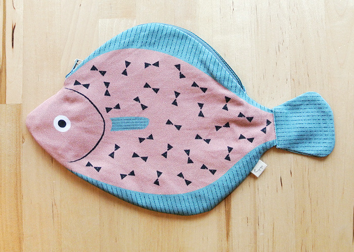 夏のお出かけにテンション上がる ペラっと可愛いお魚ポーチ あおだま雑貨店
