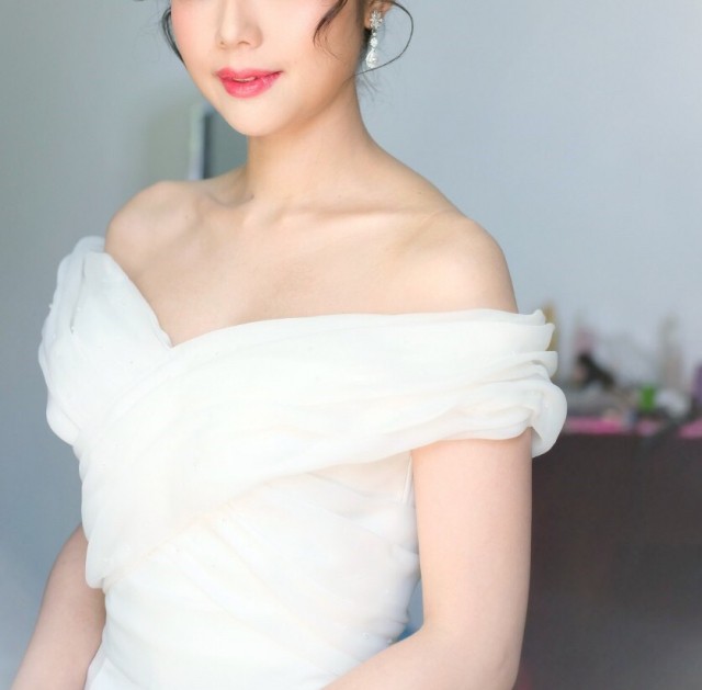 ウェディングドレスにネックレスなしはアリ メリットやポイントを解説します 結婚式準備中の花嫁様向け ウェディングアクセサリーショップ Bell Church ベルチャーチ ウェディングドレスにネックレスなしはアリ メリットやポイントを解説します 結婚式準備中の花嫁様向け ウェディングアクセサリーショップ Bell Church ベルチャーチ