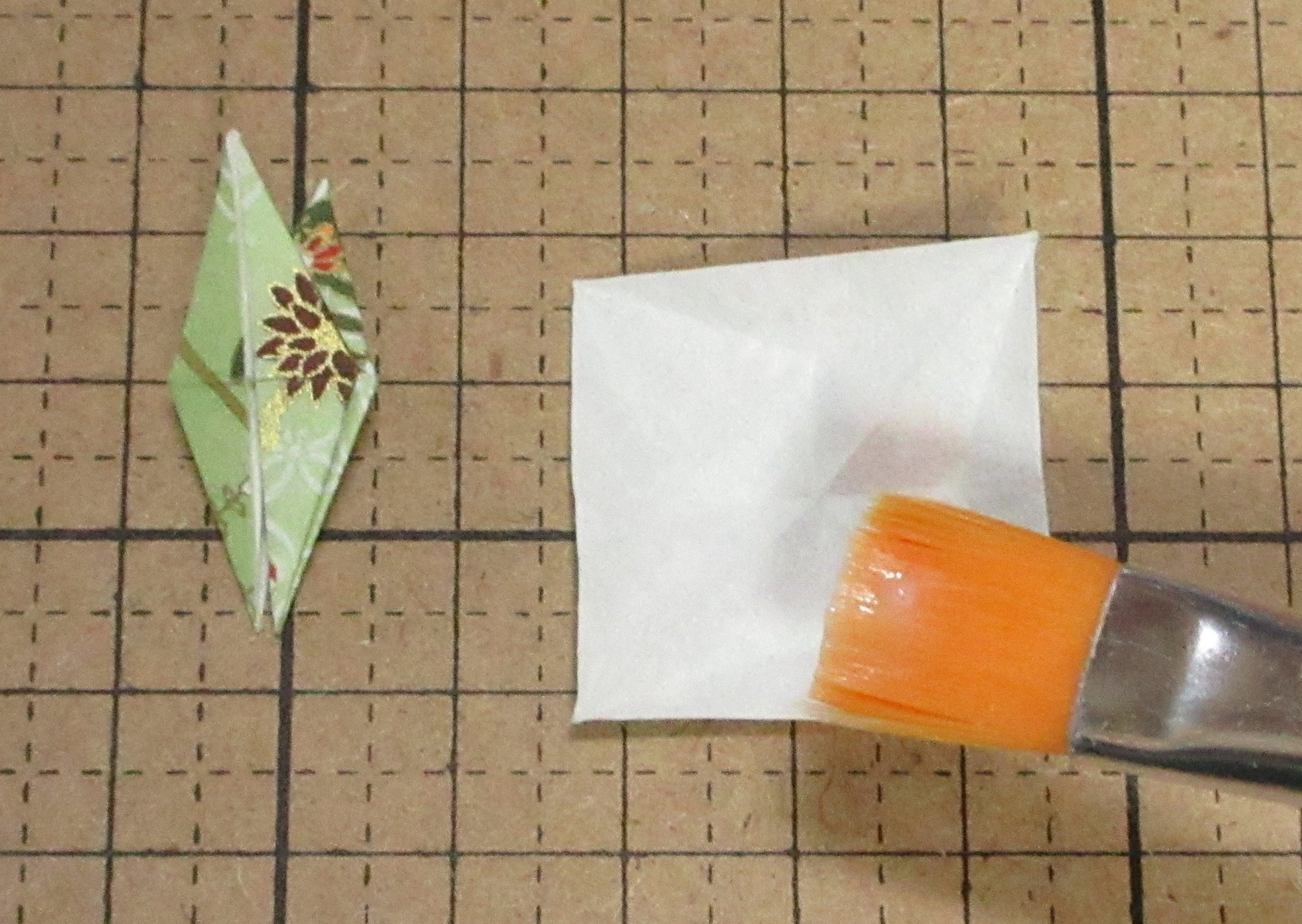 折紙アクセ おすすめのコーティング 水性ニス 塗り方のコツ 折紙工房 和囲 和装小物 折り紙アクセサリーの通販