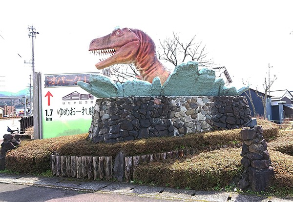 流石の恐竜大国かっちゃま あちこちに恐竜が 恐竜グッズ通販ショップ Chamaryu