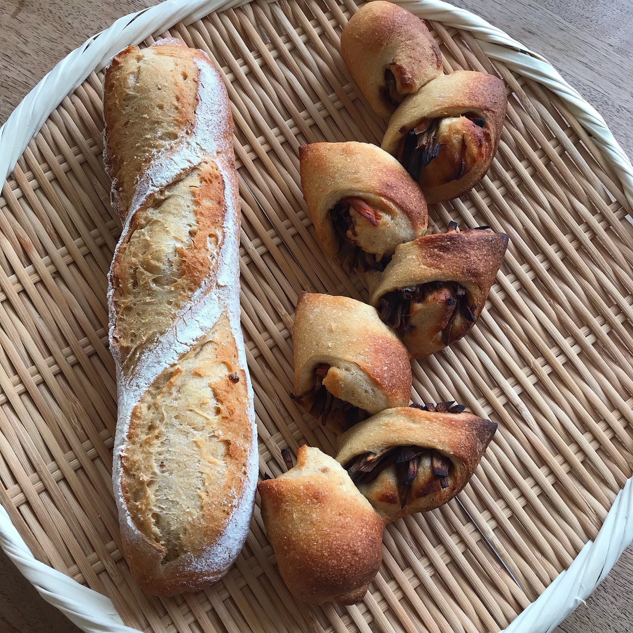 アインコーンとカムートの2種の古代小麦生地を使ってフィセルとエピを Einkornbread アインコーンとカムートの2種の古代小麦生地を使ってフィセルとエピを Einkornbread