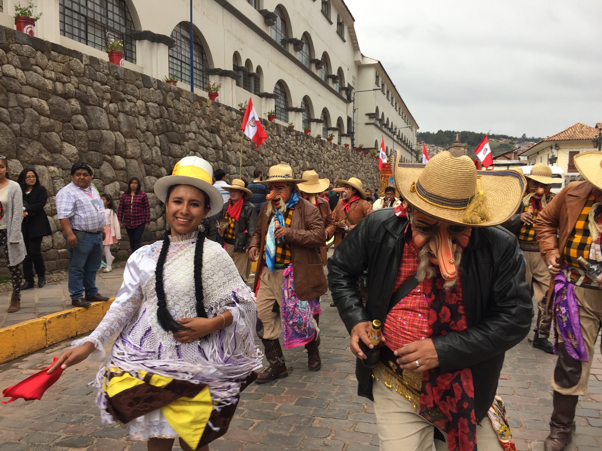 ケチュア族の民族衣装を求めて Estrellita ケチュア族の民族衣装を求めて Estrellita