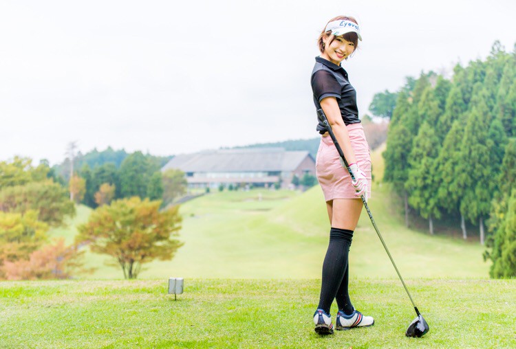うしろ姿も美人ゴルファーに プレミアムゴルフウェア J Jane Japan