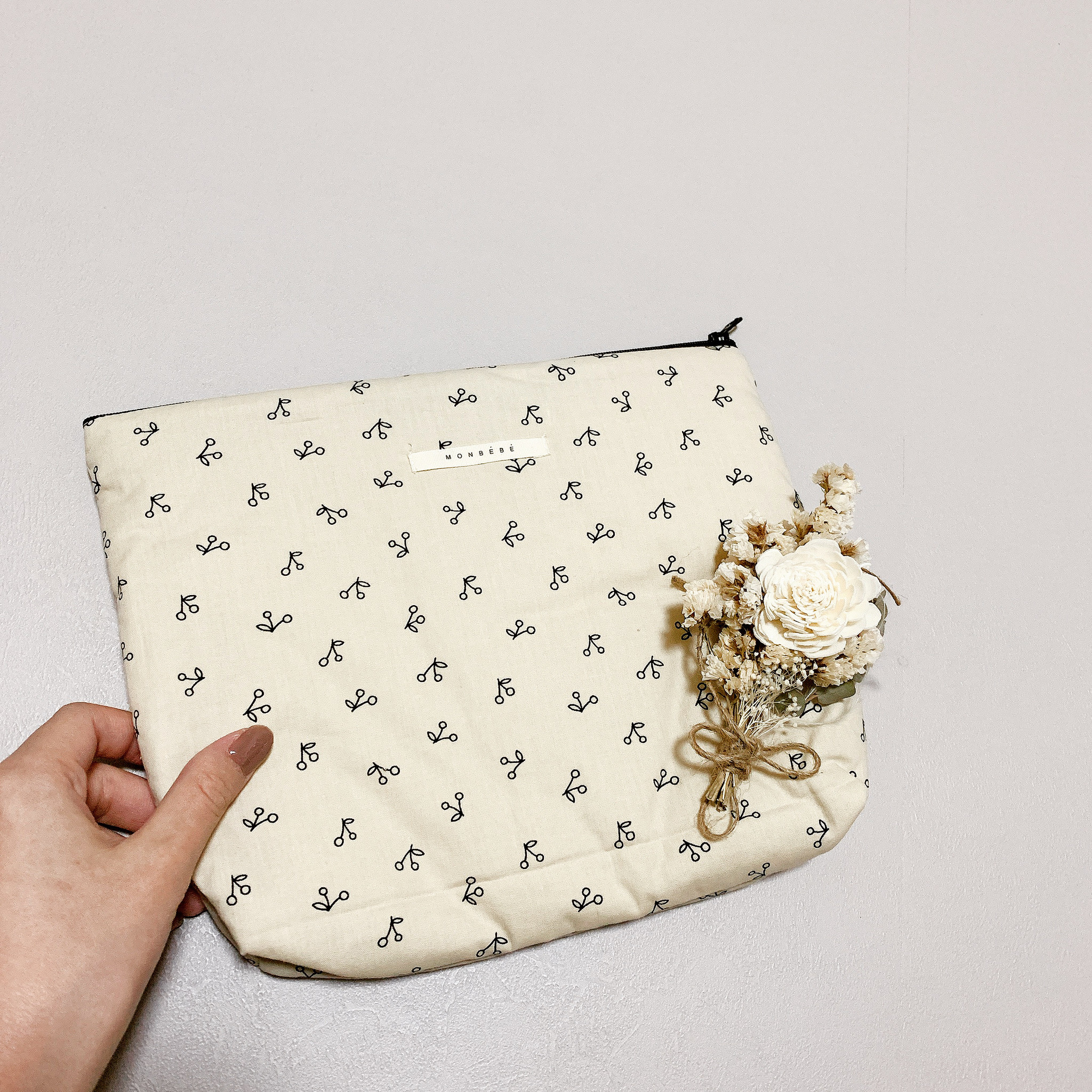 人気のmonbebeポーチのサイズ感です 子供服ショップaloalo