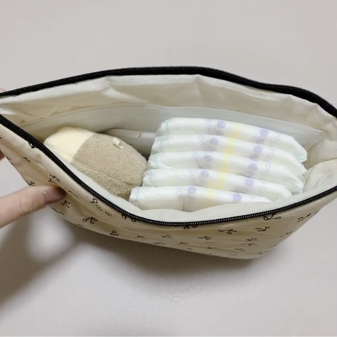 人気のmonbebeポーチのサイズ感です 子供服ショップaloalo