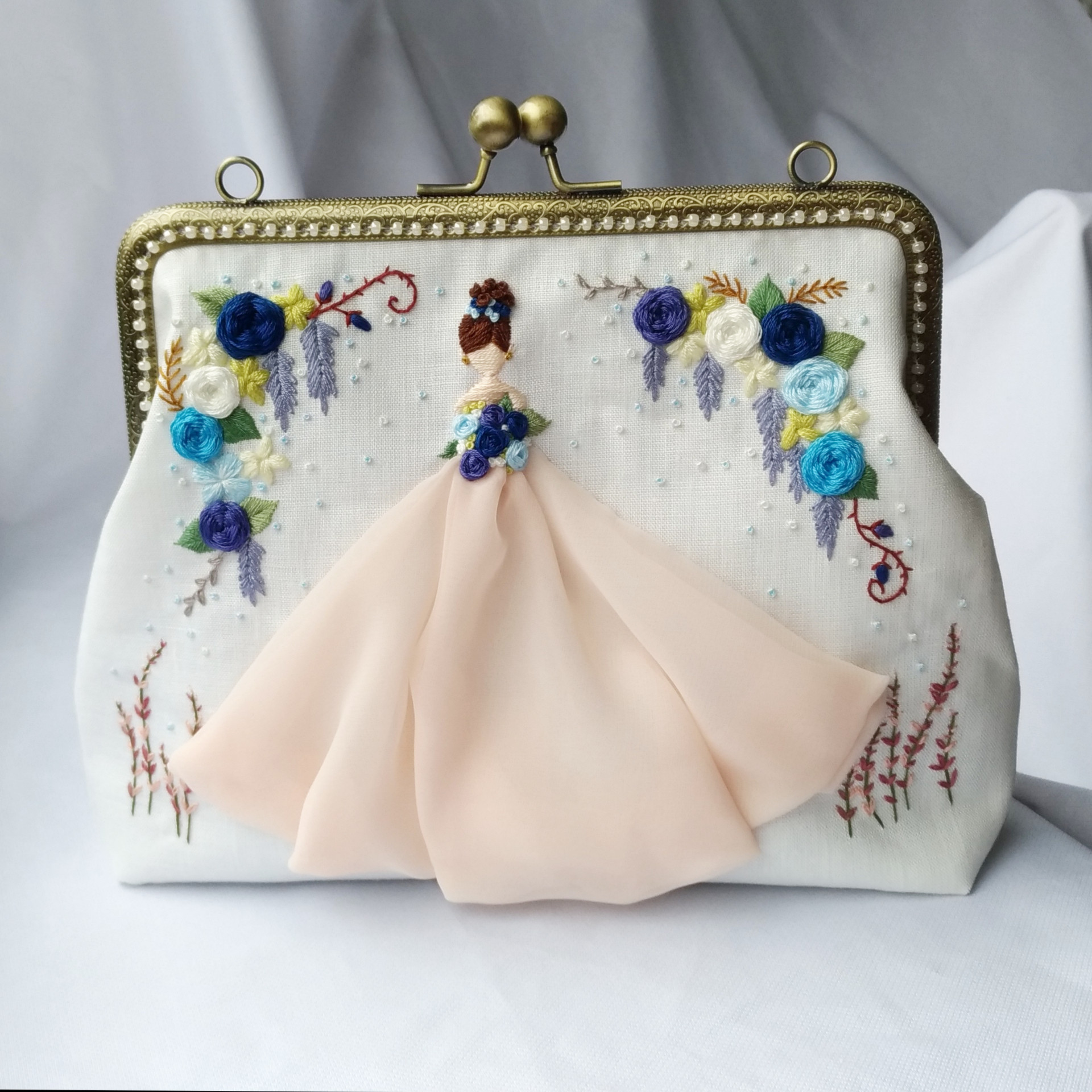 ドレス刺繍がま口バッグ あきのかぜ ドレス刺繍がま口バッグ あきのかぜ