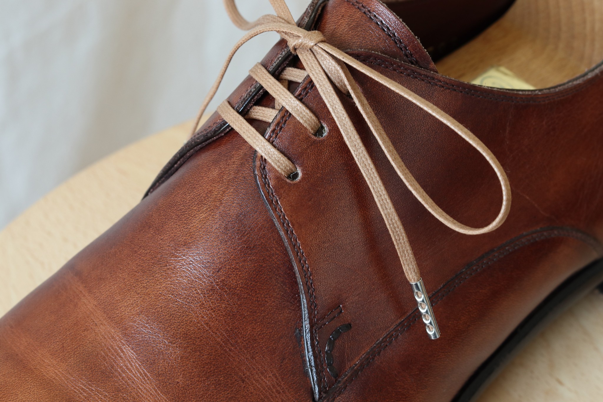 組み合わせ 蝋引き靴紐 平紐3mm ダークベージュ ブラウンのプレーントゥダービー Mondshoelace モンドシューレース Ecショップ 組み合わせ 蝋引き靴紐 平紐3mm ダークベージュ ブラウンのプレーントゥダービー Mondshoelace モンドシューレース Ecショップ