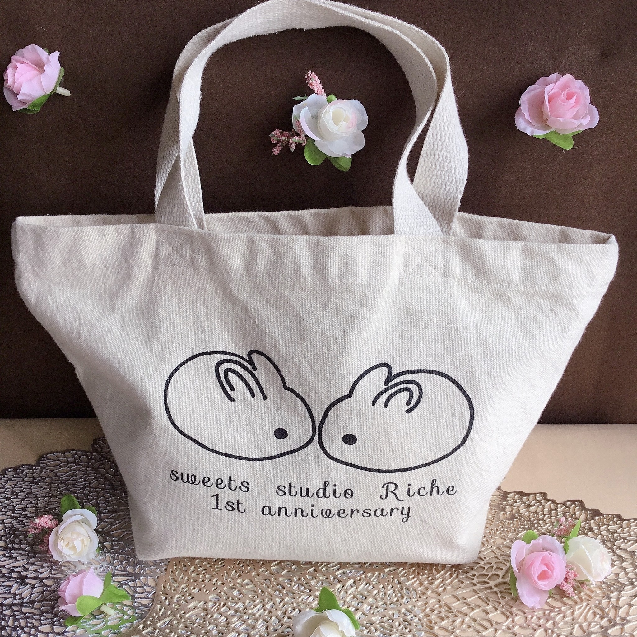 高級品 ハンドメイド トートバッグ リスさんとうさぎさんのモグモグ