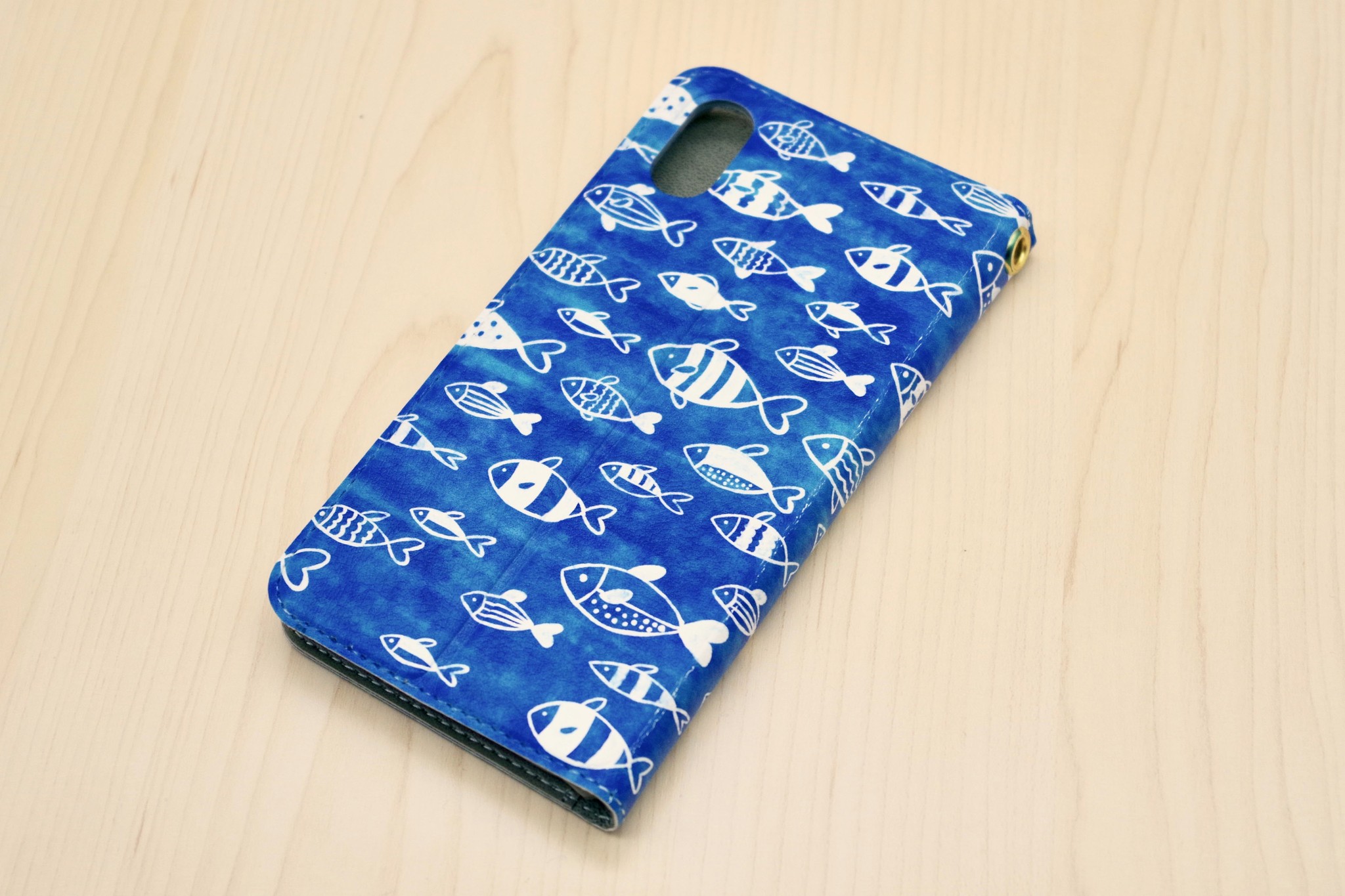 カードやお札が入るだけじゃない 便利でスマートな 帯なし手帳型スマホケース Umiya ウミヤ