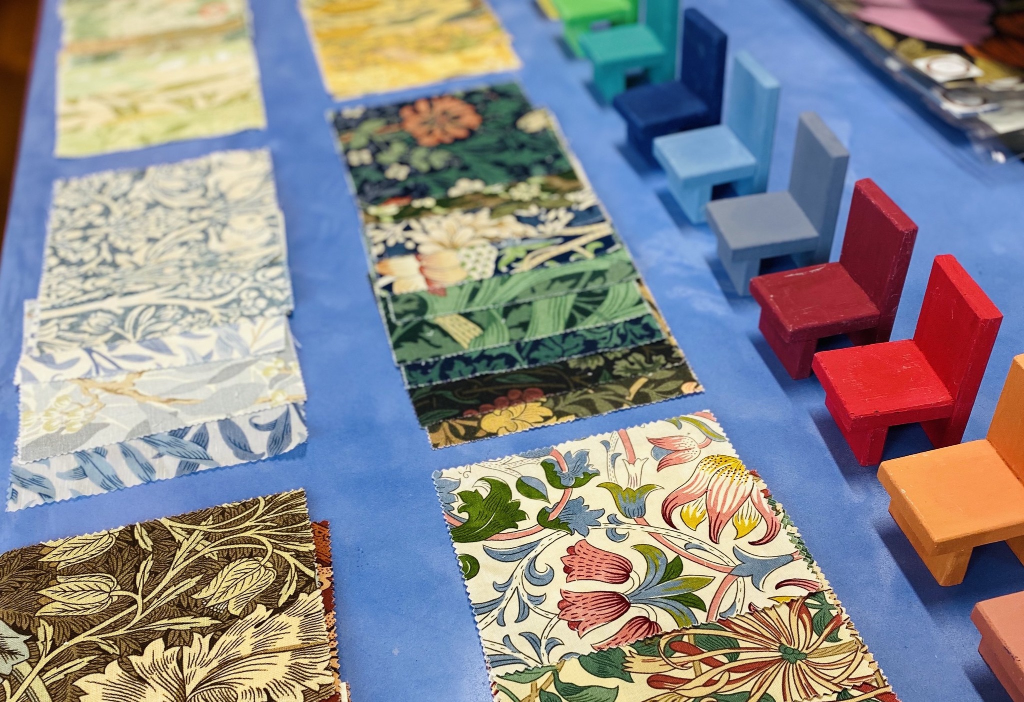 アニースローンチョークペイントとモリスの生地で作るスタンドタイプの飾りws ワークショップ 新潟市に実店舗があるオーダーカーテンと輸入壁紙のお店l Etoffe レトフ 新潟県新潟市カーテン