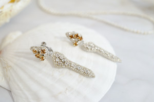 【刺繍イヤリング】 Crystal stone✴︎