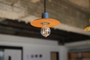 ペンダント照明(木製シェード)