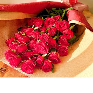 国産 赤バラ 品種はこちらにお任せ 花束ラッピングあり ３０本 Jp Farmers Com