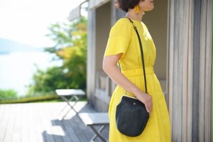 トライアングル がまぐち ショルダー /ブラック