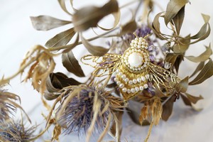 【刺繍ブローチ】BEE! gold.