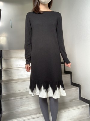 【MOU】ニットワンピース 裾フリル (430-459) 【MOU】ニットワンピース 裾フリル (430-459)