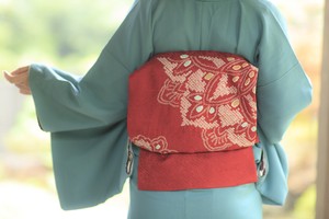 赤に紗綾形の地紋と絞りの模様 名古屋帯 赤に紗綾形の地紋と絞りの模様 名古屋帯