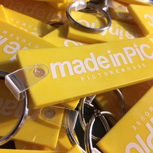 ラバーキーホルダー(黄)●made in PIC