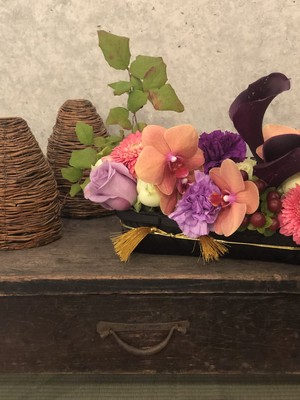 黒竹籠の花贈り