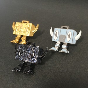 ラジカセ型ロボット〈ラジボ〉タックピン