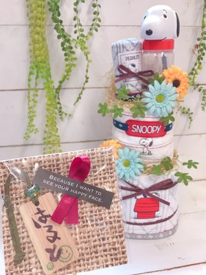 名入れ キーホルダー付き 四角タイプ スヌーピー 2段 おむつケーキ おむつケーキ 出産祝い ギフト オシャレ 個性的 かわいい キャラクター おくりもの屋ショップ