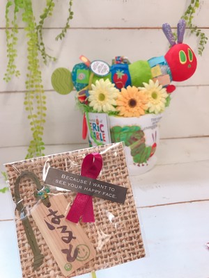 名入れ キーホルダー付き 四角タイプ はらぺこあおむし ソフトブック おむつケーキ おむつケーキ 出産祝い ギフト オシャレ 個性的 かわいい キャラクター おくりもの屋ショップ