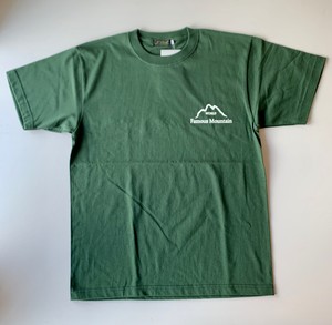 DE-NA-LI 世界の山柄Tシャツ D.GREEN DE-NA-LI 世界の山柄Tシャツ D.GREEN