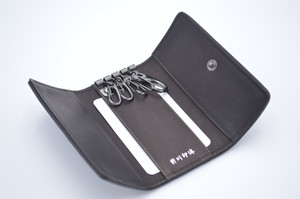 キーケース 黒 赤 猫柄 浅草前川印伝 直営オンラインショップ