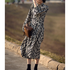 ドットスタンドカラーフレアワンピース513 T And