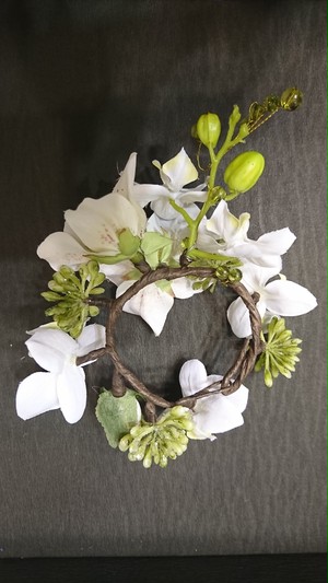 クリスマスローズの小さな花冠