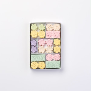 和三宝干菓子 花想い(箱詰 22個入) 和三宝干菓子 花想い(箱詰 22個入)