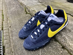 nike waffle racer obsidian & chrome yellow