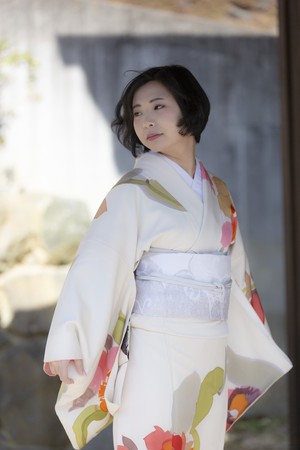 アイボリーに水彩風花柄小紋 アイボリーに水彩風花柄小紋