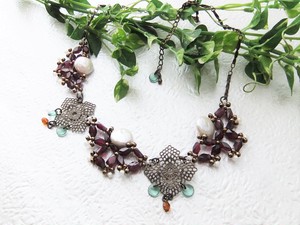 ザクロ真珠のレエス