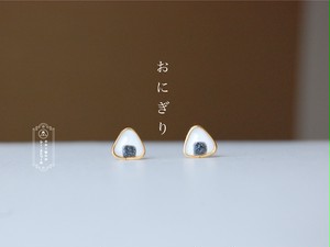 おにぎり ピアス / 樹脂ピアス / イヤリング おにぎり ピアス / 樹脂ピアス / イヤリング