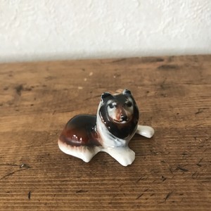 見上げる犬 Tsuitachi Craft Brocante