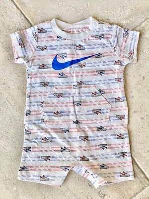 Nike ナイキ ベビー ロゴ スニーカー柄 ロンパース 0 3か月 ホワイト ブルー 半袖 Tシャツ スポーティー スニーカー コットン100 ボーイズ 男の子 Baby 乳児 赤ちゃん 春服 夏服 インポート 海外輸入 出産祝い 誕生日 贈り物 プレゼント ギフト Puahawaii