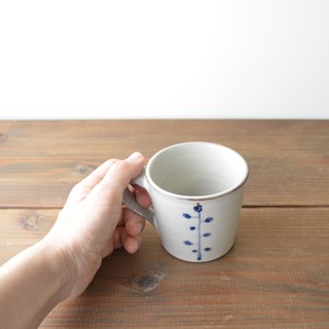 なずな草柄マグカップ