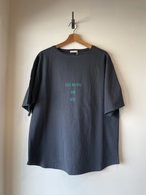 Purveyors × HALFTRACK PRODUCTS × MINILIFE Tシャツ STILL WATARS RUN DEEP Purveyors × HALFTRACK PRODUCTS × MINILIFE Tシャツ STILL WATARS RUN DEEP