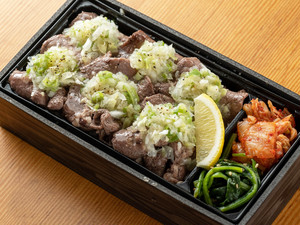 にくまにあのネギ塩タン重 にくまにあのネギ塩タン重