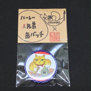 新島(赤)『ハーレー三兄弟』の缶バッチ単品 新島(赤)『ハーレー三兄弟』の缶バッチ単品