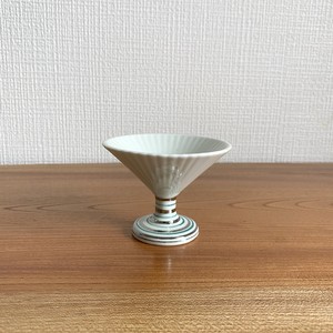 有田焼 菊割高台小付 有田焼 菊割高台小付