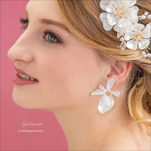 クラシカルフラワーモチーフ ウェディングピアス Pp0049 By6sense ウェディングアクセサリー専門店 ブライダルアクセサリー
