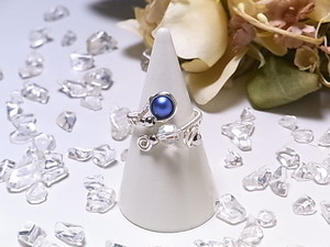 スワロフスキー ワイヤーリング（162032 ダークブルー＆クリスタルAB）