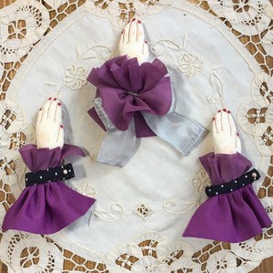 Lemmy's Atelier|Broche à la main〜レミーのお袖ブローチ(3種)