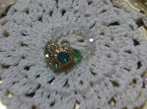 ジュエルボタンの指輪(b)