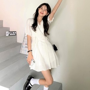 即納 ガーリーな 憧れ白ワンピ ミニ ワンピース プリーツ ぽわん袖 ギャザー Vネック レース リボン フェミニン 女っぽ Lamitte Deco トレンド 韓国ファッション ショップ