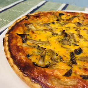 ツナとキノコ トマトの木こり風キッシュ 18cmホール キッシュ デリのお取り寄せ通販専門店 ダ ルーカ Da Luca